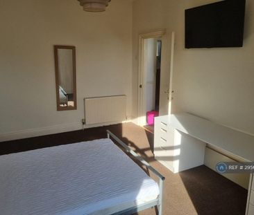 1 bedroom in a house share to rent - Photo 3