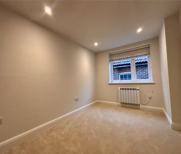 Windsor Way, Aldershot, Hampshire, GU11 - Photo 4