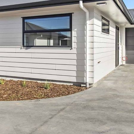 Great Location, Near New ! - Photo 3