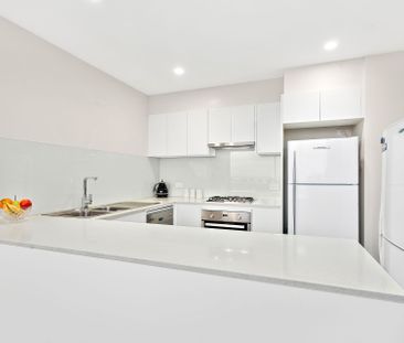 Stylish Top-Floor Apartment with Stunning Views in the Heart of Wol... - Photo 4