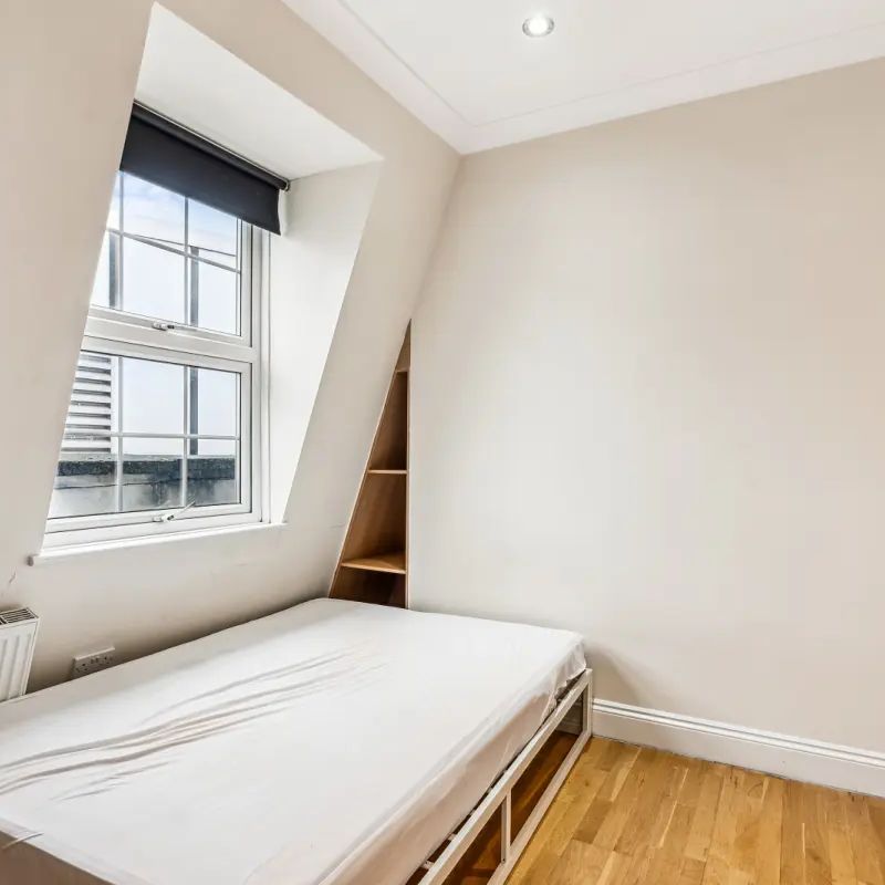 4 bedroom house in Euston - Photo 1