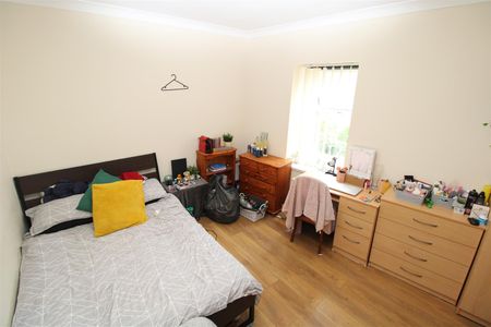 House - Detached For Rent Wood Road, Pontypridd - Photo 4