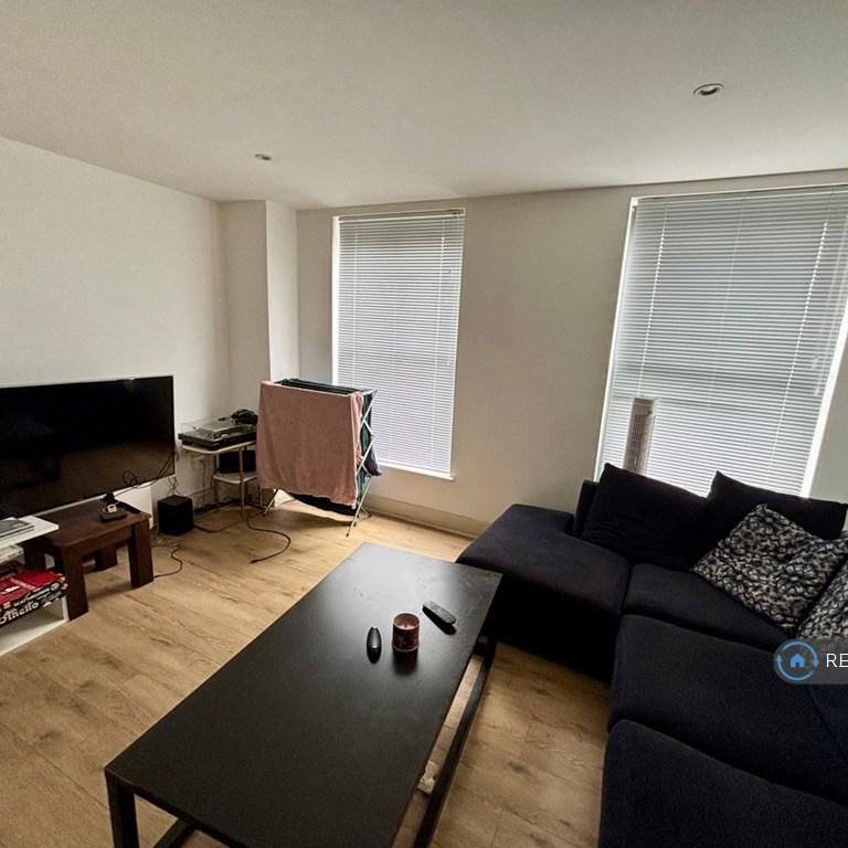 2 bedroom flat to rent - Photo 1
