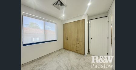 Luxury 5-bedroom Duplex with Solar panels - 3 Bedrooms with an ensuite - Photo 2