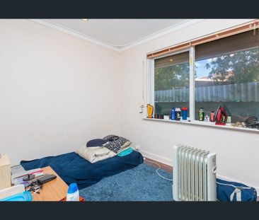 Spacious 3-Bedroom Home in Prime Kelmscott Location! - Photo 5