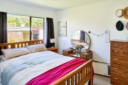 Charming 3BR Home in Taita, Hutt Valley - Photo 2