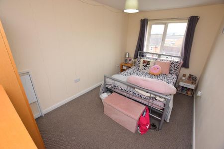 6 bedroom semi-detached house to rent - Photo 2