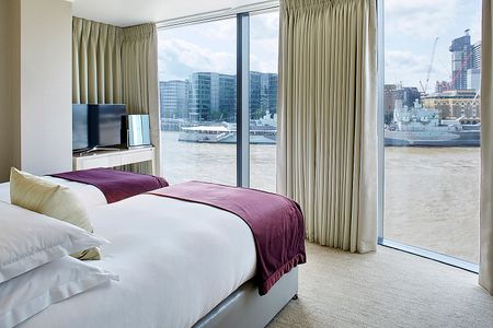 A two double-bedroom, two-bathroom apartment with river views, in Tower Hill, London, EC3R - Photo 3