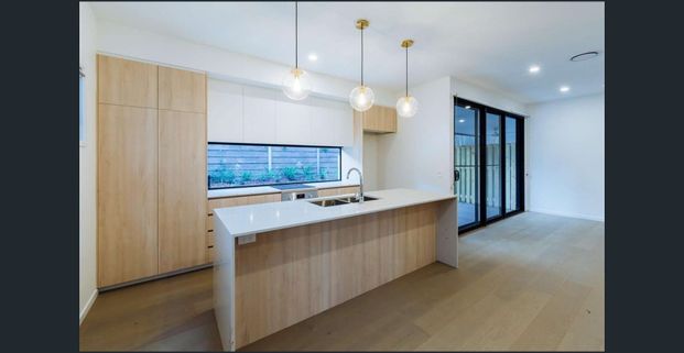 Stunning Family Home for Rent in Desirable Carina Neighborhood - Your Dream House Awaits! - Photo 1