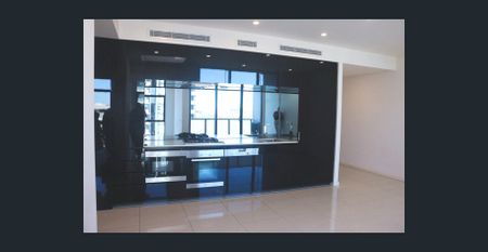 Large size bedroom | Air-conditioning | Tiles flooring in living room - Photo 4