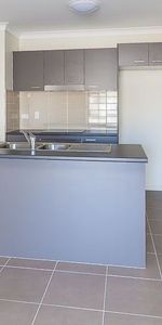 Neat 3 Bedroom Duplex in Sought After Location - Photo 3