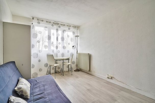STUDIO MEUBLE – 18 m² – CLAMART-GALVENTS - Photo 1