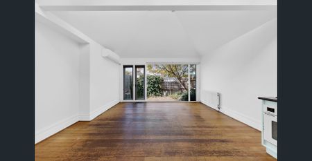 Charming Victorian in the Heart of Rathdowne Village - Photo 4