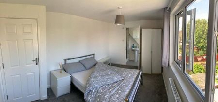 6 bedroom semi-detached house to rent - Photo 2