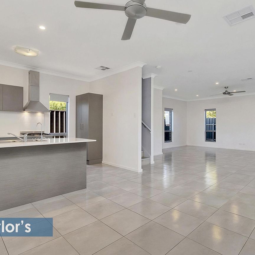 CONTEMPORY LIVING WITH SPACE FOR THE WHOLE FAMILY - Photo 1