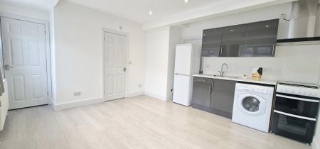 Studio to rent - Photo 3