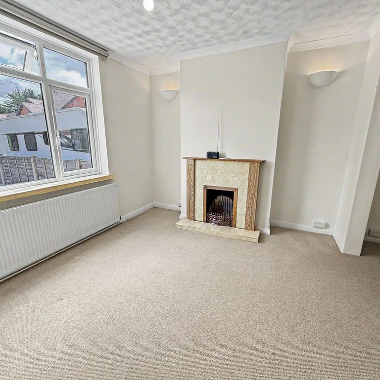 Racecourse Crescent, Monkmoor, Shrewsbury, SY2 5BW - Photo 1