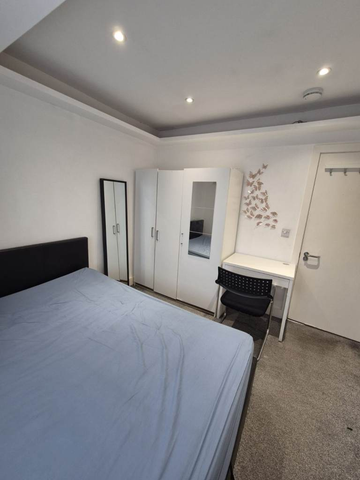 1 bedroom in a house share to rent - Photo 5