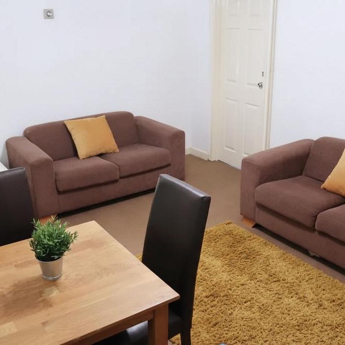 4 bedroom private hall to rent - Photo 1