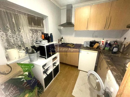 1 bedroom in a flat share to rent - Photo 1