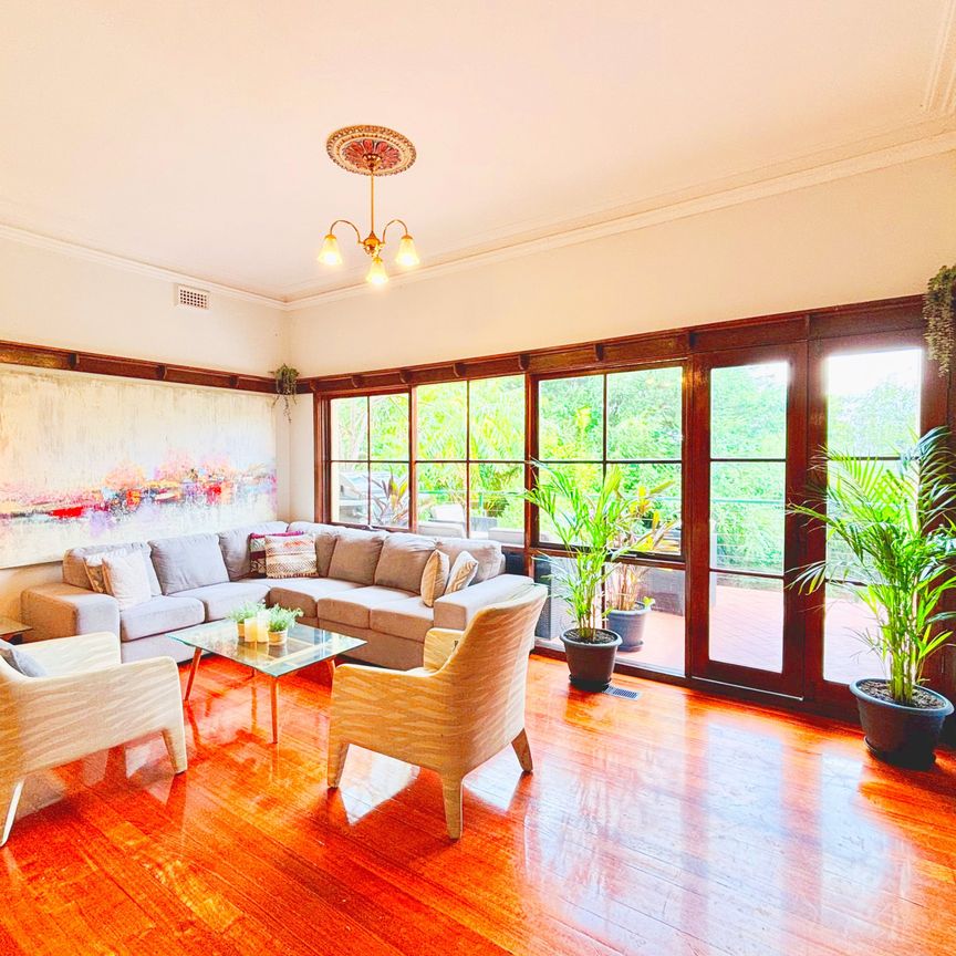 Hawthorn East - Photo 1