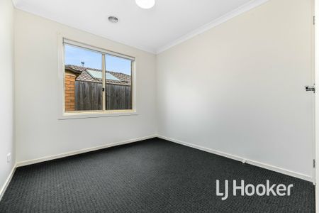 Neat & Tidy Two Bedroom Unit! - Photo 3