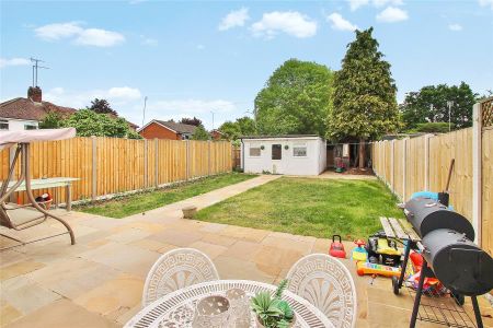 Elm Close, Horsell - 4 bedrooms Property for lettings - Seymours - Photo 4