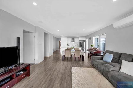 28 Jonas Circuit, Holmview QLD 4207 - House For Rent | Domain - Photo 4