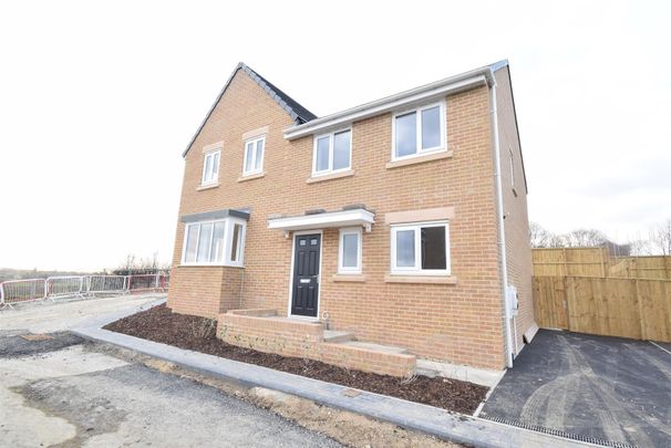 Yarn Crescent, Lupset, Wakefield - Photo 1