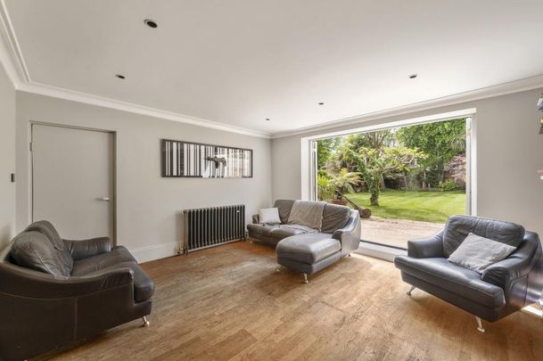 5 bedroom detached house to rent - Photo 1