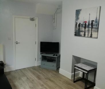 6 bedroom terraced house to rent - Photo 1