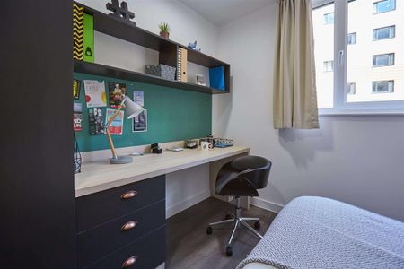 1 bedroom in a flat share to rent - Photo 2
