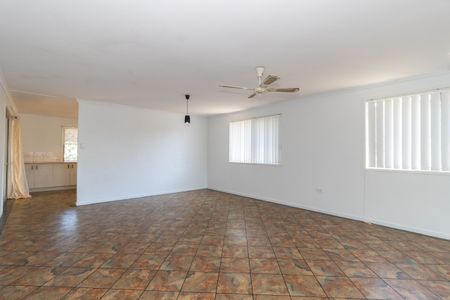 3 BEDROOM HOME IN A GREAT LOCATION - Photo 3