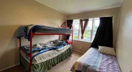 Ideal Family Living with Versatile Options! - Photo 4