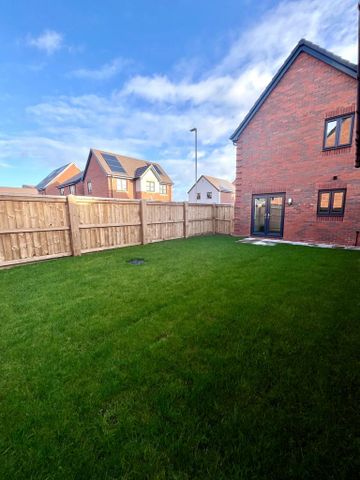 3 bedroom detached house to rent - Photo 4