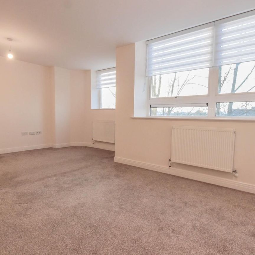 Skyline House, Swingate, Stevenage - Photo 1