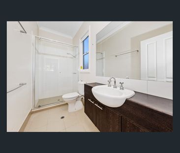 THREE BEDROOM ENTERTAINERS DELIGHT IN CENTRAL LOCATION - Photo 5