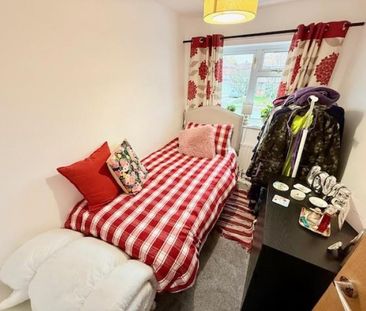 3 bedroom House To Let Total Size: 1217 SQ FT - Photo 3