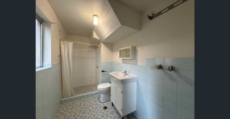 Close to Penrith CBD1Bedroom unit with lock up garage and Balcony - Photo 5