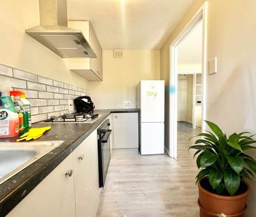 1 bedroom ground floor flat to rent - Photo 2