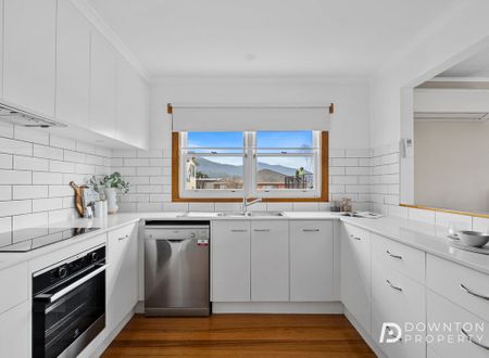 64 ashbourne grove, west moonah tas 7009 - Photo 2