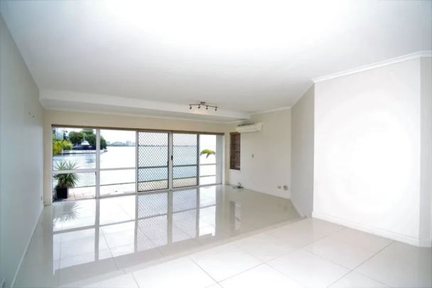 Hollywell Apartment Waterfront Living - Photo 1