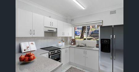 Charming Apartment - Photo 3