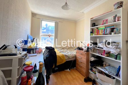 Room 4, 45 Delph Mount, Woodhouse, LS6 2HS - Photo 4