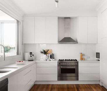 Petersham - Photo 1