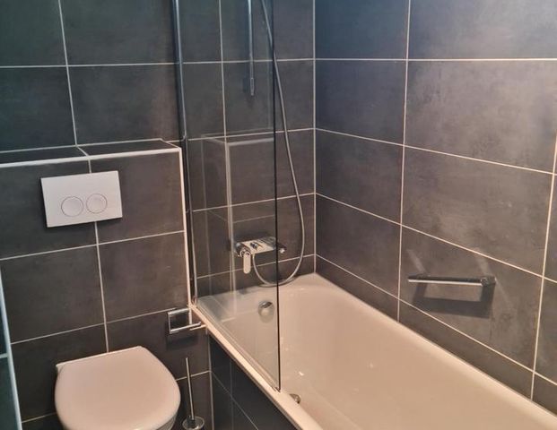 Helle, kernsanierte Wohnung mit Ausblick ins Grüne - Photo 1