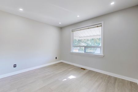 For Lease - 438 Centre Street, Richmond Hill, Ontario - Photo 4