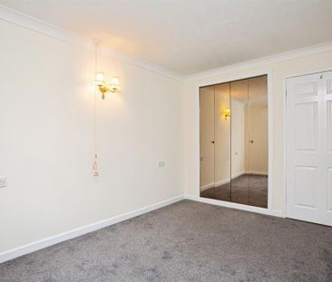 1 bedroom retirement property to rent - Photo 4