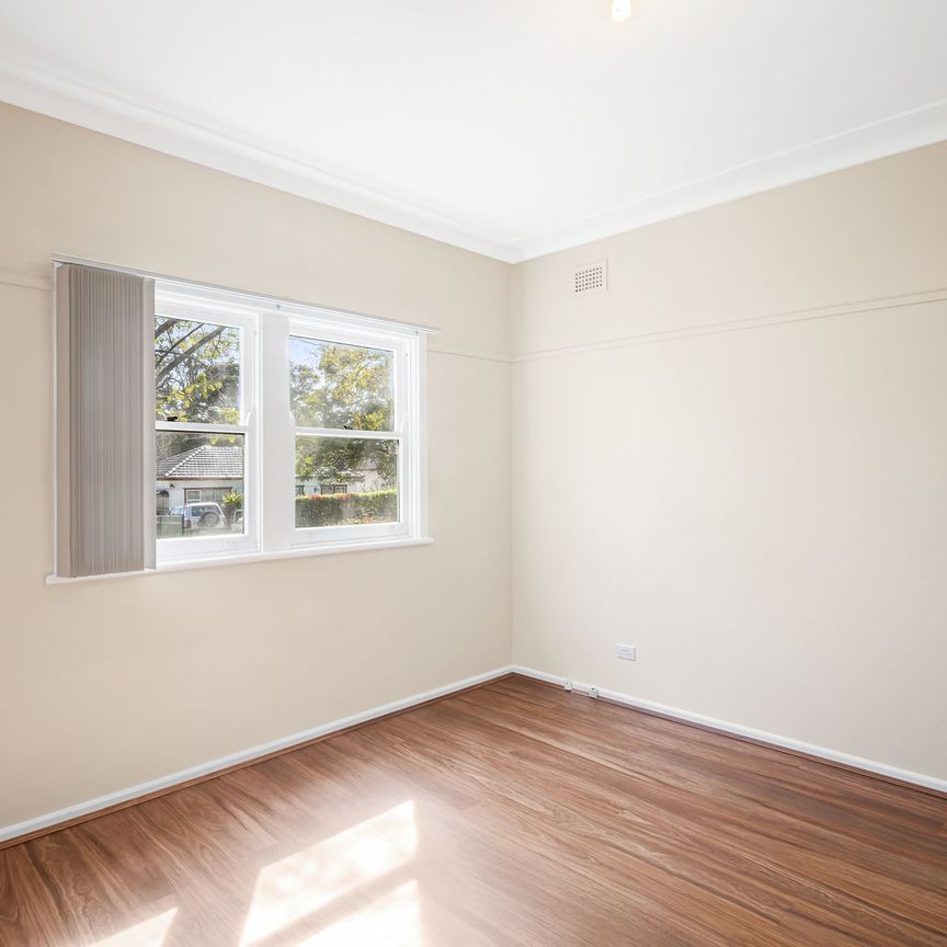 Freshly Renovated Three Bedroom Family Home!! - Photo 1