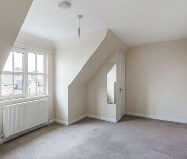 One bedroom unfurnished first floor flat with appliances, convenien... - Photo 2